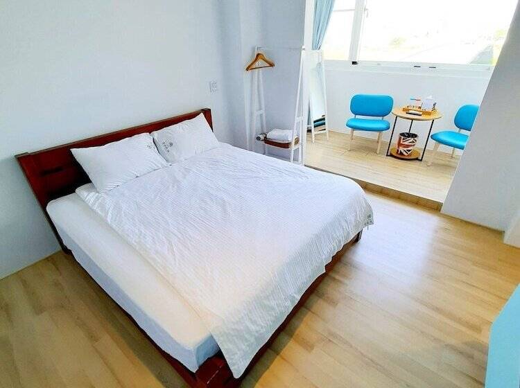 1 Bedroom Penthouse Apartment, Love Travel Guest House