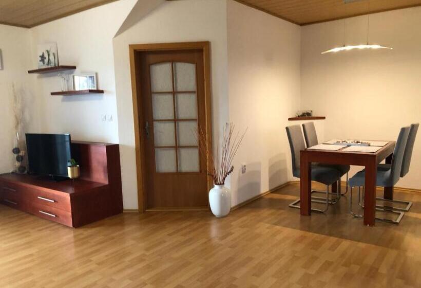 Апартаменты 3 Спальни, Penzion Obora