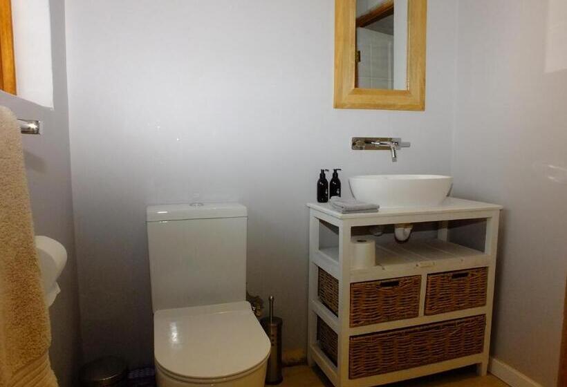 استودیوی لوکس, Lauradale Accommodation