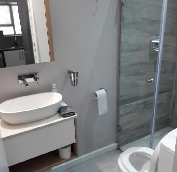 بانگلوی استاندارد, Lauradale Accommodation