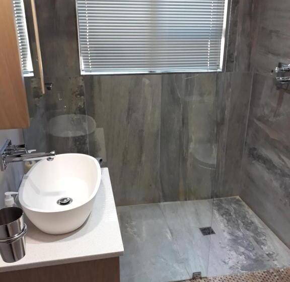 بانگلوی استاندارد, Lauradale Accommodation