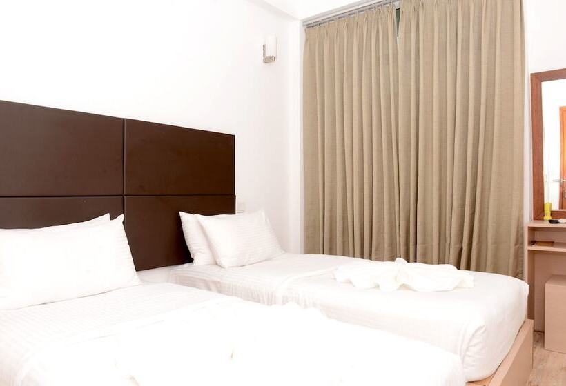 اتاق لوکس سه تخته, Express Inn At Hulhumale