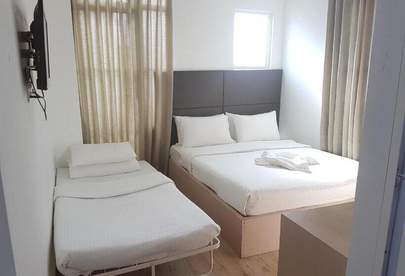 اتاق لوکس سه تخته, Express Inn At Hulhumale
