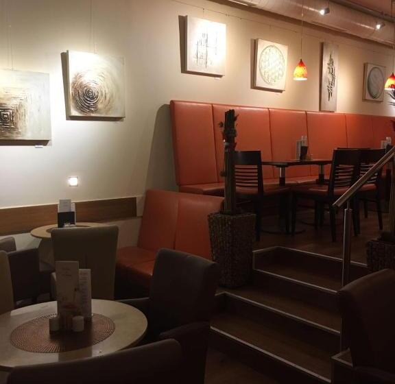 Номер Стандарт с Балконом, Kunstcafe Rooms