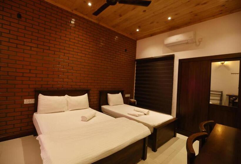 Quarto Triplo Estandar, J