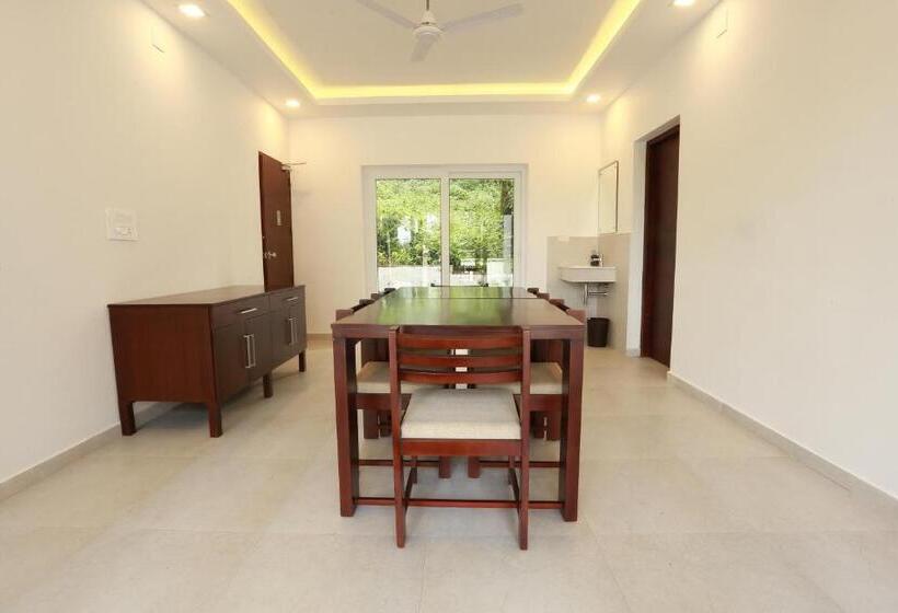 Deluxe Room, Crayons Guest House Munnar