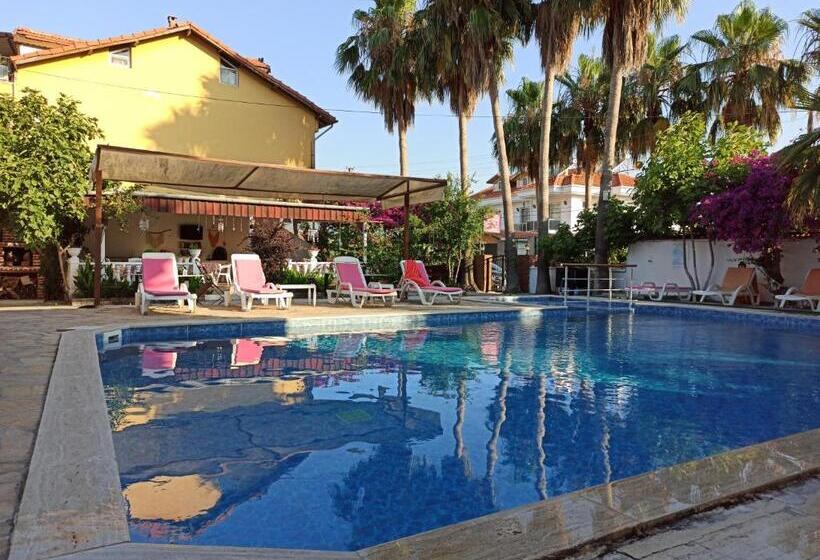 سوییت با چشم‌انداز استخر, Işıl Suit Apart Otel