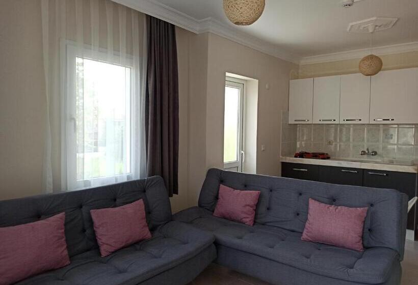 سوییت با چشم‌انداز باغ, Işıl Suit Apart Otel