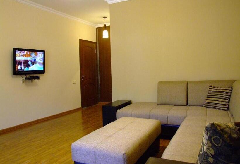 Четырехместный Номер Стандарт, Centrale Guesthouse