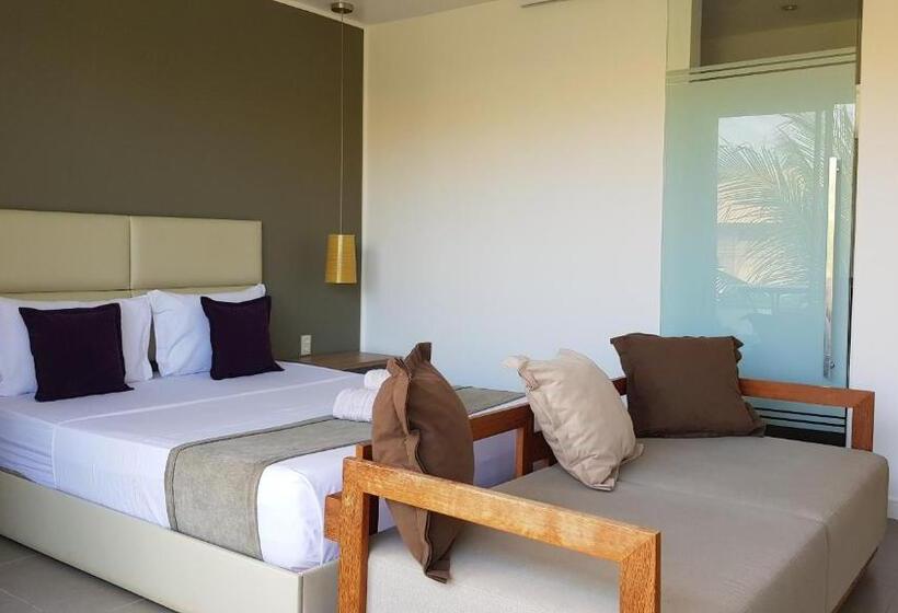 디럭스 스위트 킹 침대, Ravenala Hotel Boutique