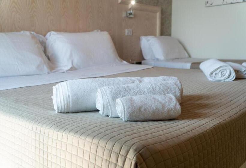Chambre Triple Standard Vue Piscine, Brasil Seaview
