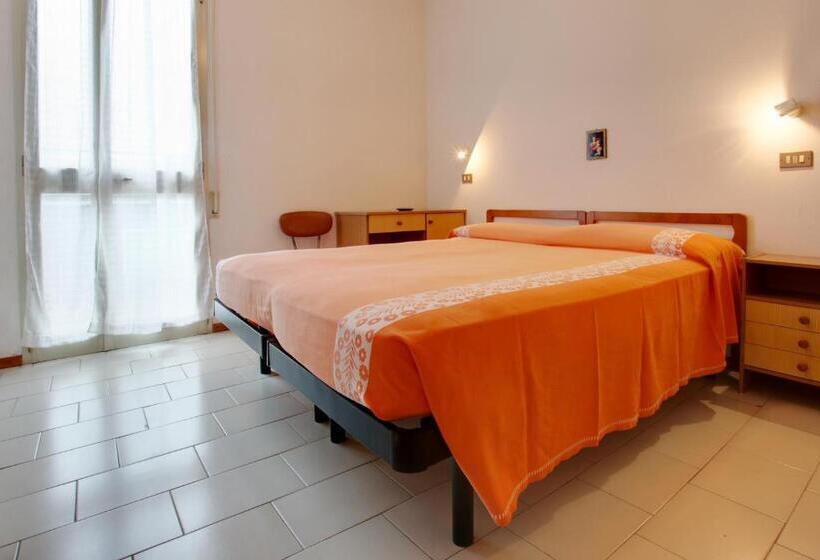 Economy Triple Room, Sorriso