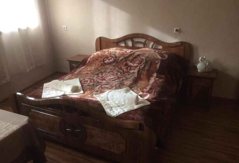 패밀리 룸, Gokor B&b