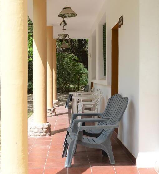 חדר סטנדרט לשלושה עם נוף לגינה, Hostal La Gloria