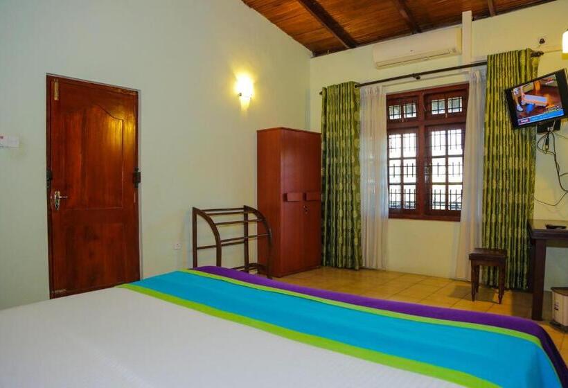 اتاق استاندارد, Kandyan Hideout