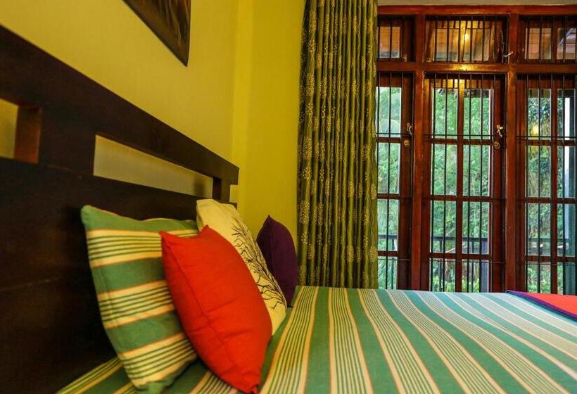 اتاق استاندارد, Kandyan Hideout