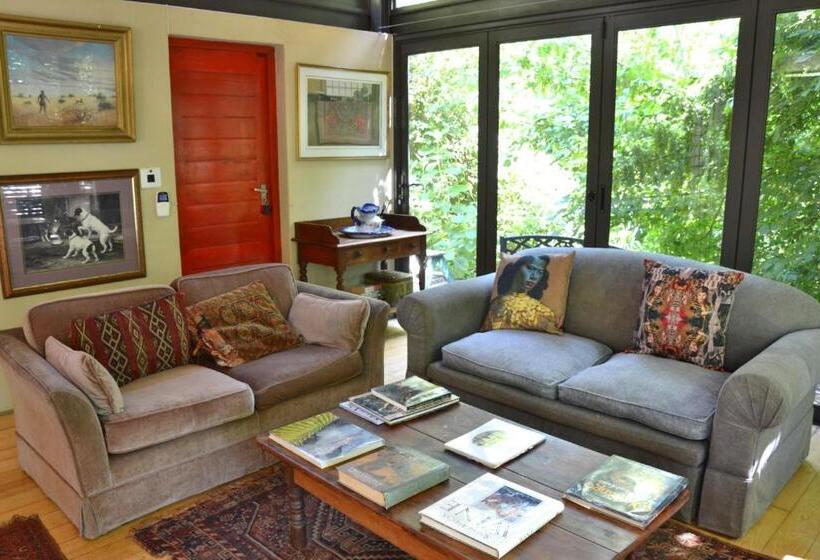 اتاق استاندارد با چشم‌انداز کوهستان, Glasshouse In The Winelands