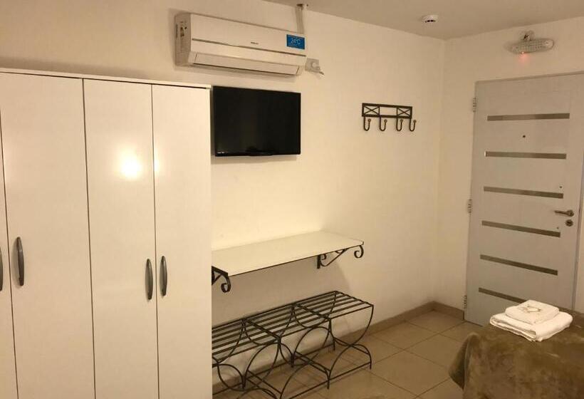 اتاق استاندارد سه نفره, Faro Del Parque