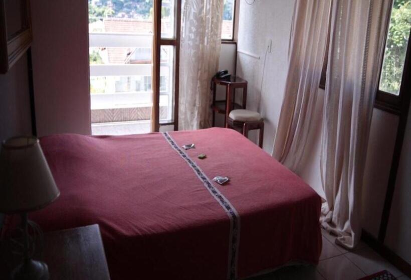 스탠다드 트리플 룸, Pousada Bariloche