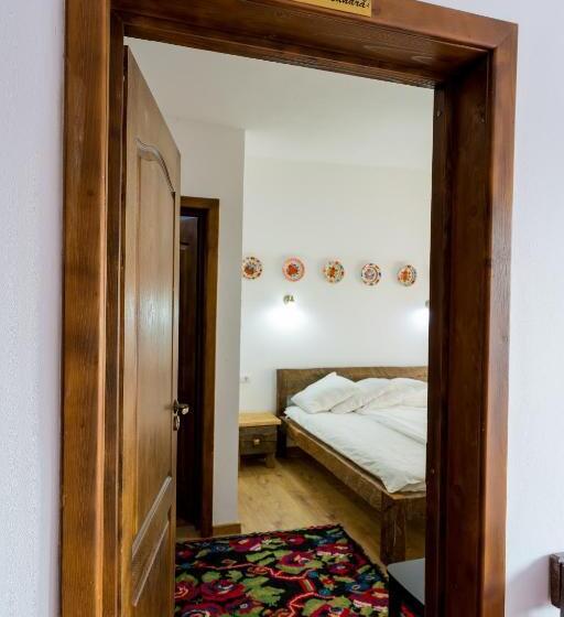 Номер Deluxe, Pensiunea Casa Traditiilor