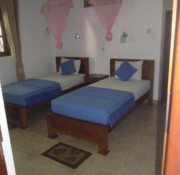 Deluxe Room, Devi Tourist Home