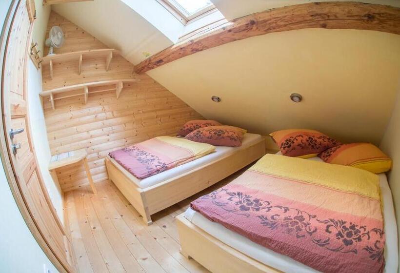 اتاق استاندارد چهارنفره با سرویس بهداشتی مشترک, Guest House Kraljev Hrib