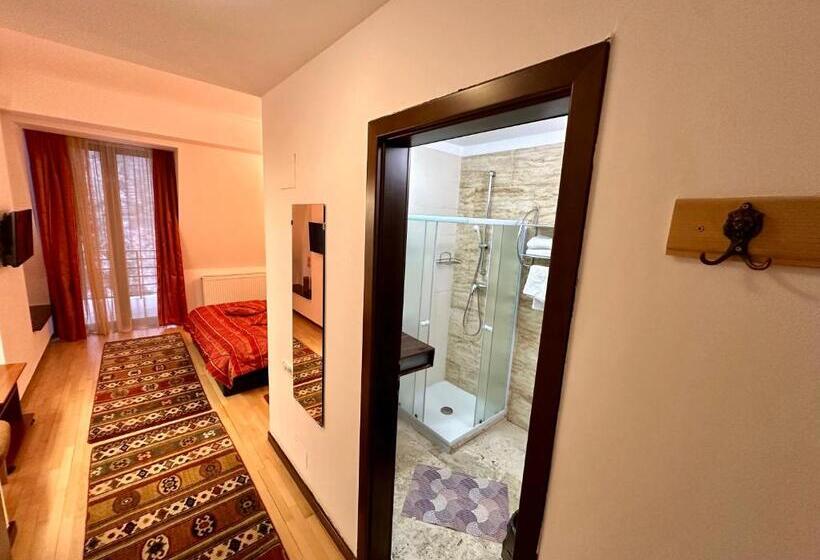 Quarto Triplo Estandar, Pensiunea Rasnoava