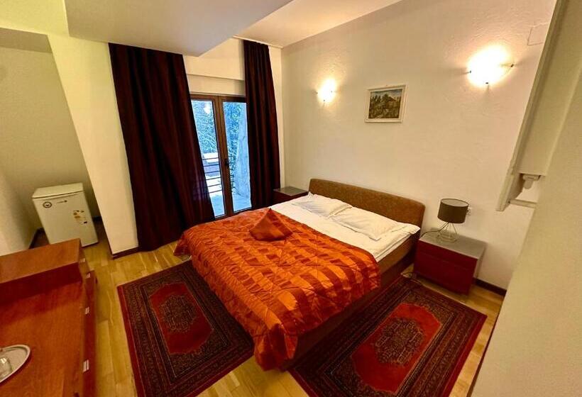Quarto Triplo Estandar, Pensiunea Rasnoava