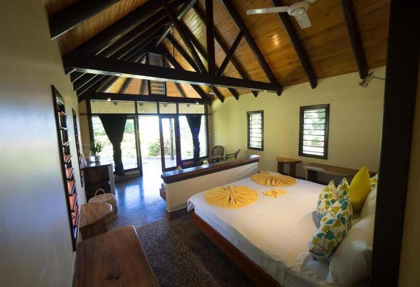 بانگلوی استاندارد با چشم‌انداز دریا, Taveuni Dive Resort