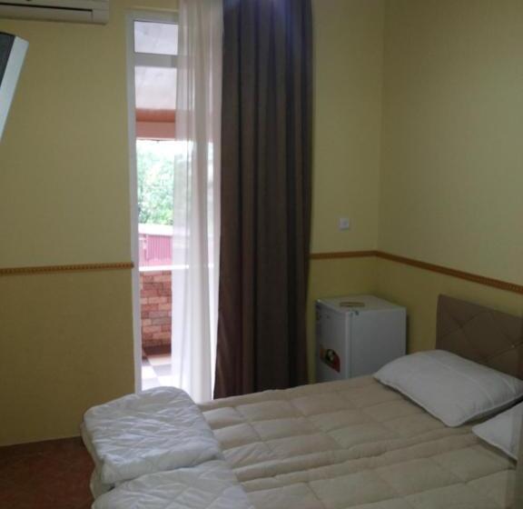 اتاق سوپریور سه تخته, Kvariati Grand Guest House