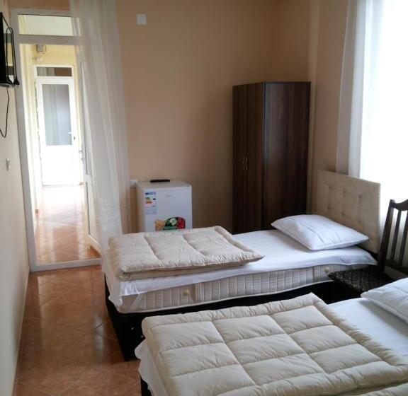 اتاق سوپریور سه تخته, Kvariati Grand Guest House