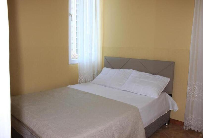 اتاق سوپریور با بالکن, Kvariati Grand Guest House