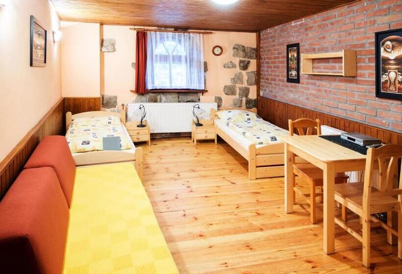 Quarto Quádruplo Estandar, Penzion Uno