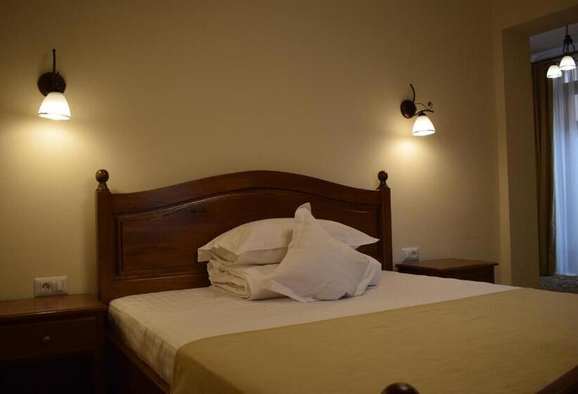 Quarto Estandar, Vila Preciosa