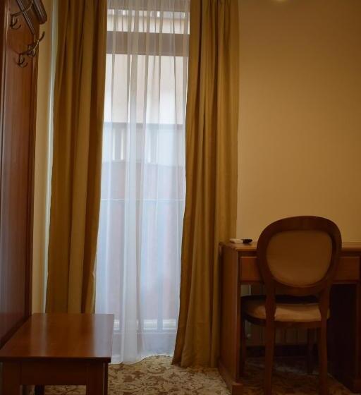 Quarto Estandar, Vila Preciosa