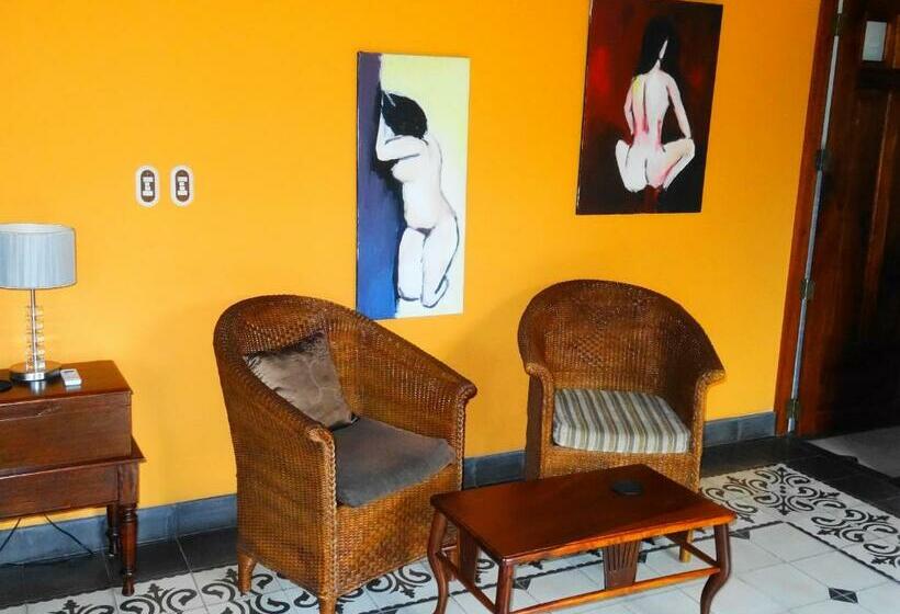 سوییت با چشم‌انداز استخر, Casa Cubana Granada Nicaragua