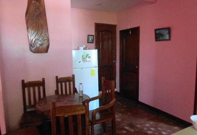 Номер Стандарт Индивидуальный Совместная Ванная, Hostal Nathaly