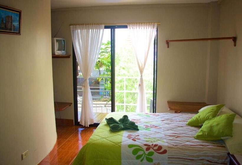 غرفة قياسية مزوَّدة بشُرفة, Hostal Nathaly