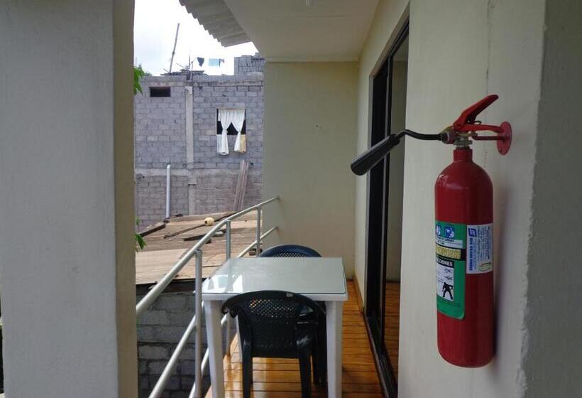 غرفة قياسية مزوَّدة بشُرفة, Hostal Nathaly