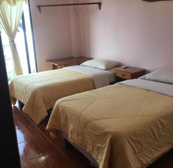 غرفة قياسية مزوَّدة بشُرفة, Hostal Nathaly