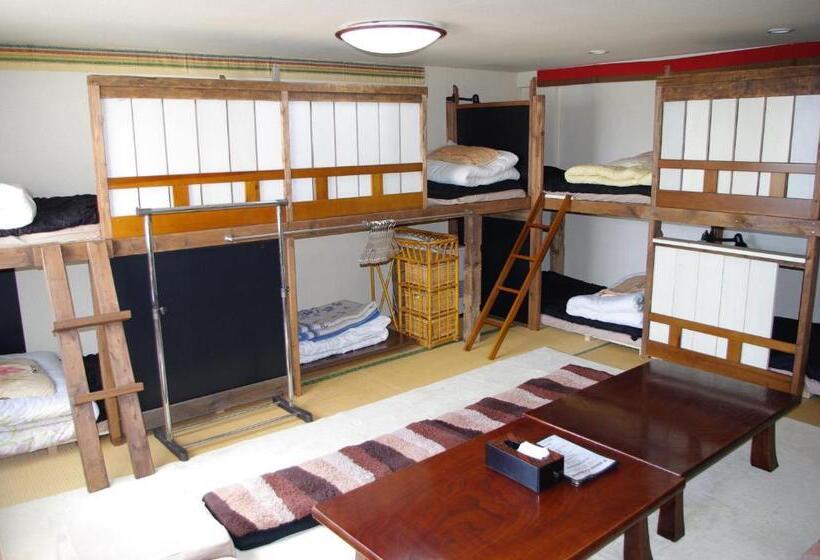Четырехместный Номер Стандарт, P Dash Garden Backpackers