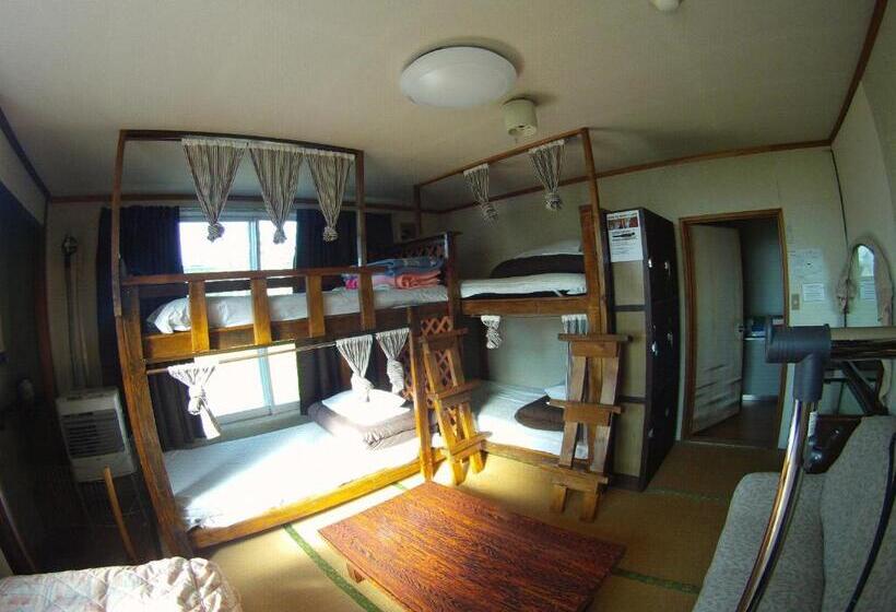 Четырехместный Номер Стандарт, P Dash Garden Backpackers