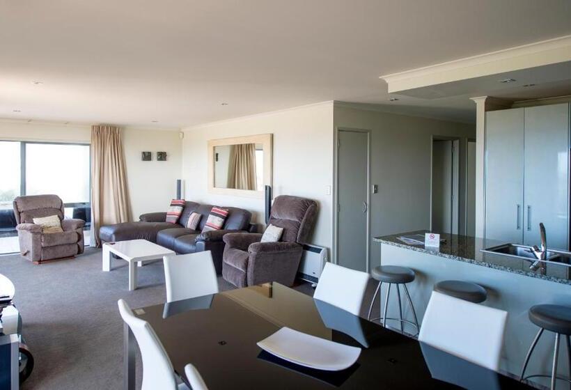 Апартаменты 3 Спальни, The Reef Beachfront Apartments