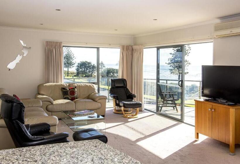 Апартаменты 3 Спальни Вид на Море, The Reef Beachfront Apartments