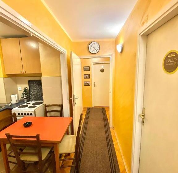 اتاق استاندارد سه نفره, Glorious Rooms