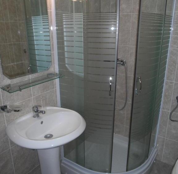 اتاق استاندارد با سرویس بهداشتی مشترک, Guest House Budva