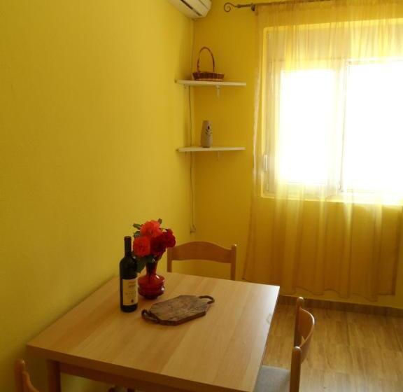 آپارتمان 1 خوابه با بالکن و چشم‌انداز دریا, Guest House Budva