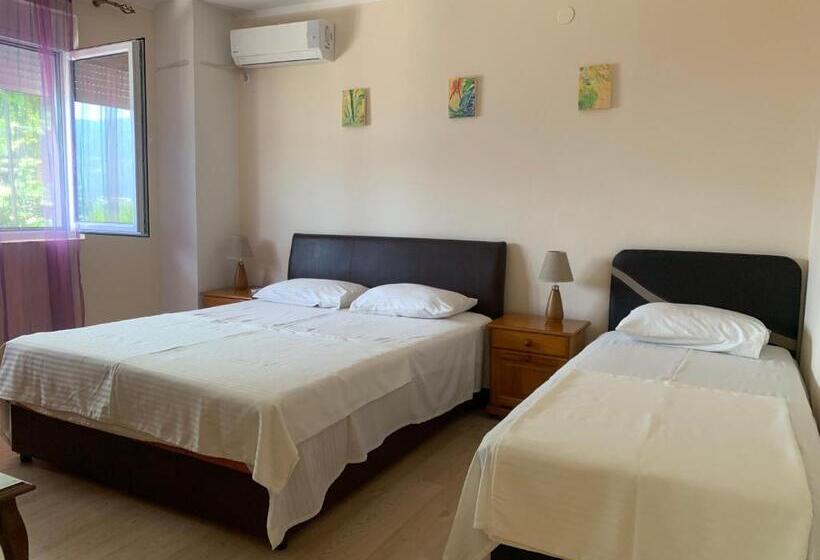 اتاق استاندارد سه تخته با سرویس بهداشتی مشترک, Guest House Budva