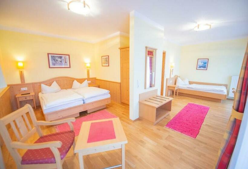Трехместный Номер Стандарт с Балконом, Gasthof Großschedl Zum Kramerwirt