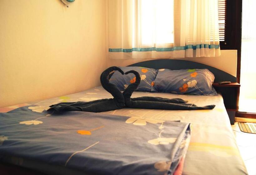 标准三人间, Kastela Guest House